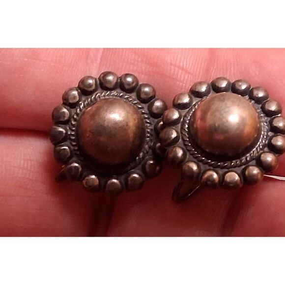 Vintage Sterling Dome Flower Earrings Screw Back - Picture 3 of 4